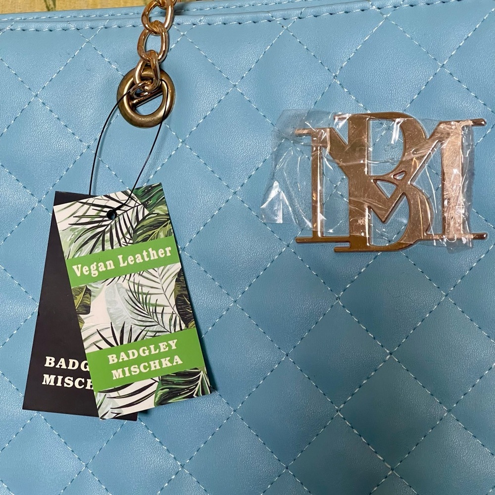 Light Blue Quilted Badgley Mischka Tote Bag with Gold Chain Straps, NWT!! - Picture 4 of 8